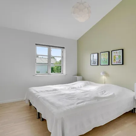 Stunning In With Kitchen Holiday home *