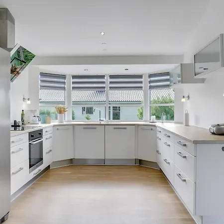 Stunning In With Kitchen