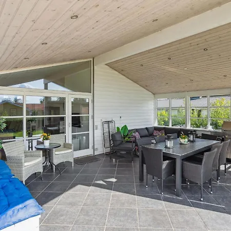 Holiday home Stunning In With Kitchen *