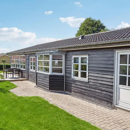 Holiday home Stunning In With Kitchen